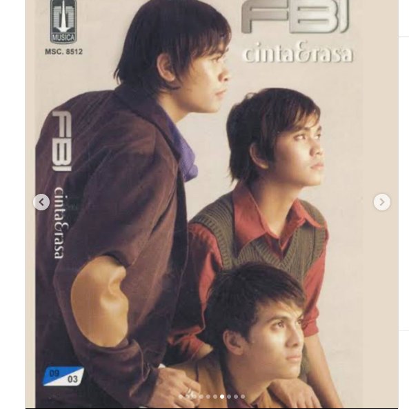 abulmuzaffar10's tweet photo. Just info..
Jauh sebelum jadi anggota DPD.. 
AWK pernah jadi cover boy tahun 1997an di majalah Aneka...
Udah itu sempat main sinetron dan ikut grup musik. 

Dari latar belakang keluarganya, Arya emang orang elit lah..

- Bapaknya pendiri kampus (Universitas Mahendradatta)
- Diduga punya puri semacam istana gitu yang kemudian jadi Museum Sukarno Centre di Bali
- Pernah kursus bahasa Inggris di Australia (2000)
- Dan kabarnya, sang ayah sendiri dekat sama keluarga Sukarno.

Cuman yang gue baca2, ga semua orang Bali menerima klaim dia sebagai turunan Raja Majapahit. Sampai-sampai ada yang ngelaporin dia ke polisi soal ini. 

Apapun itu, yang paling diinget sama orang Indo ya sikap dia yang cenderung antipati sama simbol-simbol agama tertentu (you know who).

Yang membuat dia akhirnya dipecat dari DPD.

Tapi, dia tetap saja terpilih sebagai anggota DPD lagi pada tahun 2024-2029

FOTO: IG dari aryawedakarna