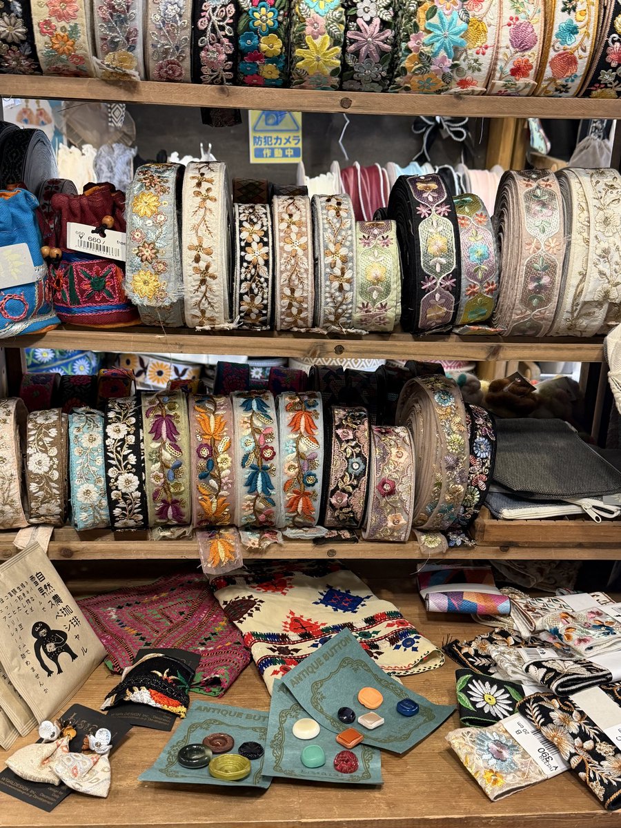 makiras's tweet photo. 最近サンダルにタンクトップばかりの40代！3人しかいないのに毎日のように私を装って2店舗に社長詐欺メールが来ています笑😆　#浅草橋　#詐欺メール　#社長詐欺 https://t.co/fbqCVm2Ddj