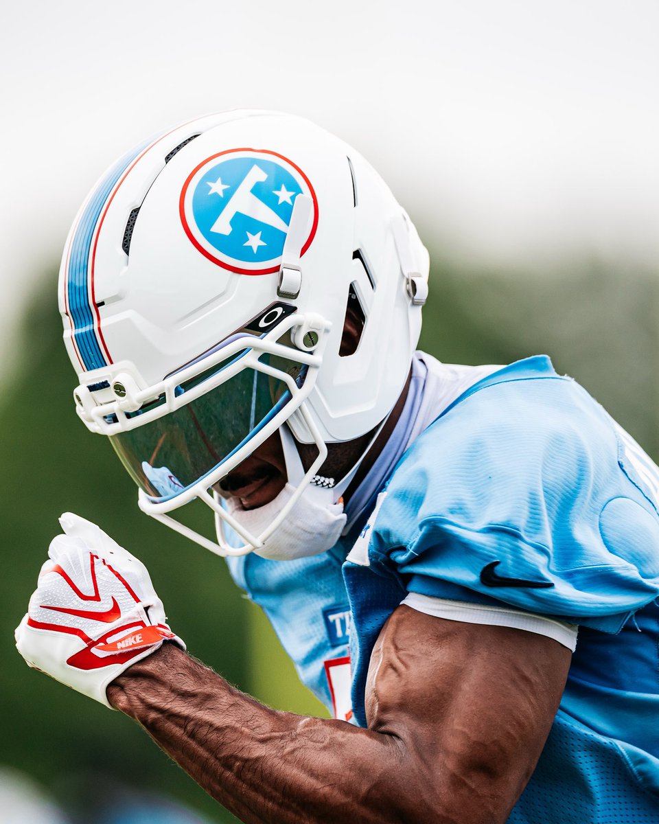 TriStar_Titans's tweet photo. Happy first day of mandatory mini camp! No injuries and improvement from all the position groups is all I want to hear come out of Nashville this week! Time to lock in! 

#titanup #minicamp #day1 https://t.co/RNTB1gzJZD