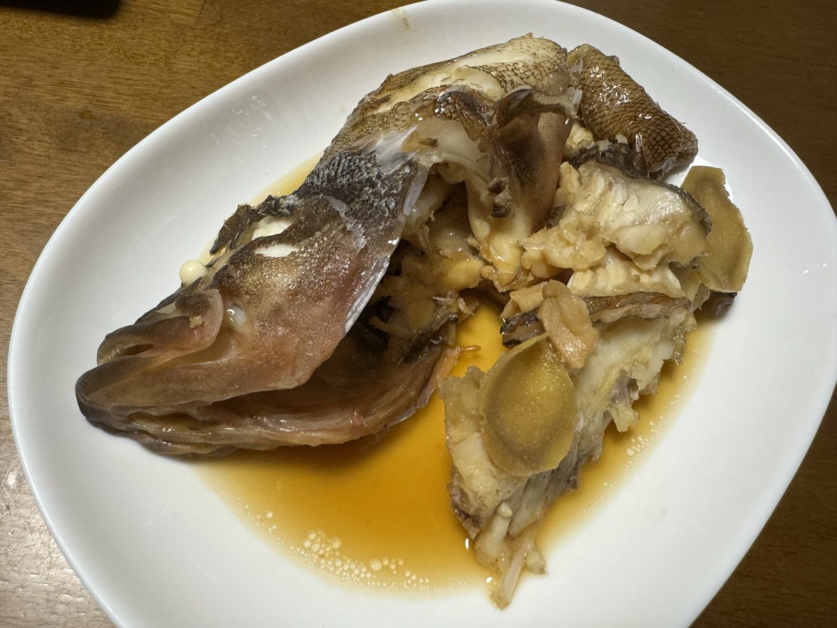 shinobru's tweet photo. 美味いものが食べれてプレゼントももらえて今日も生きてて良かったと思える😌

でも毎日こういうのが続けば多分デブるし傲慢になっていくのかもしれないのでたまにが良いのかもしれない…

でも嬉しいは続けばいいと思う、今日という１日に感謝🙏 https://t.co/d39s9KH0y6