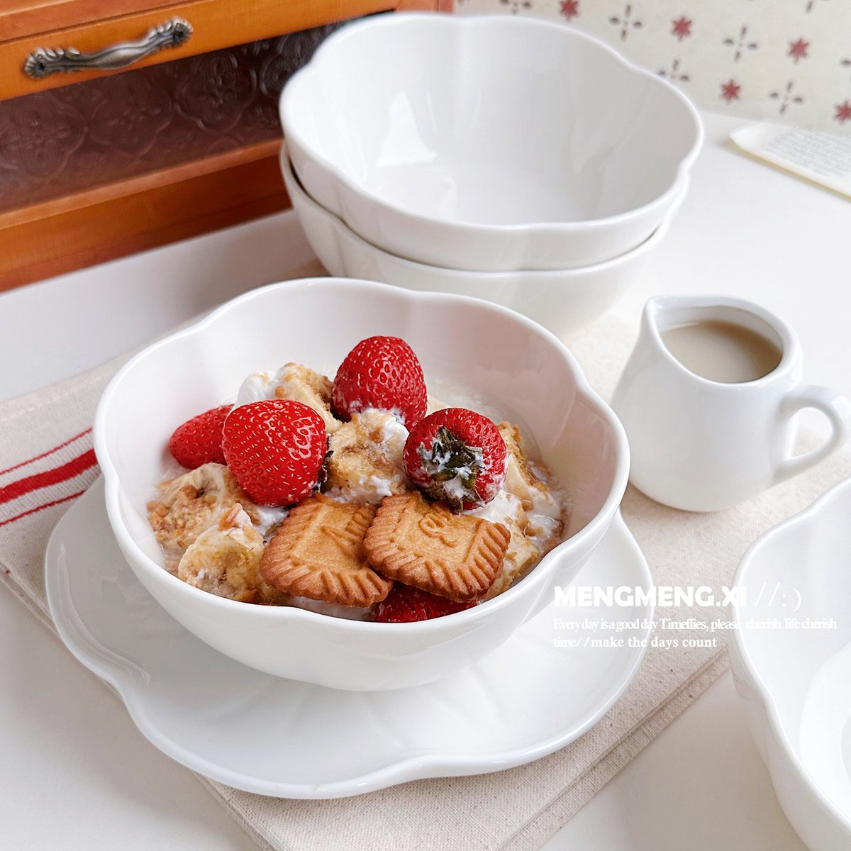 KontaAna's tweet photo. [Late-night snack hack: microwaved instant oats with a drizzle of honey u0026 sliced banana—warm, sweet, and ready in 2 mins. Perfect tiny comfort!]， https://t.co/zyiDLubRsN