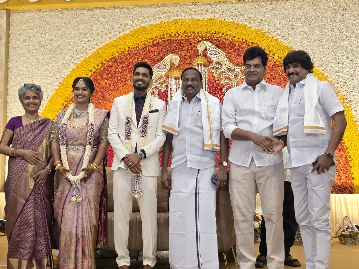 GanapathyK's tweet photo. வட சென்னை நாடாளுமன்ற உறுப்பினர், கழக அயலக அணித் தலைவர்  @DrKalanidhiV.MP., அவர்களின் மகன் திருமண வரவேற்பு நிகழ்ச்சியில்  கலந்து கொண்டு மணமக்களை வாழ்த்தினோம் https://t.co/WQjdKeFtwZ