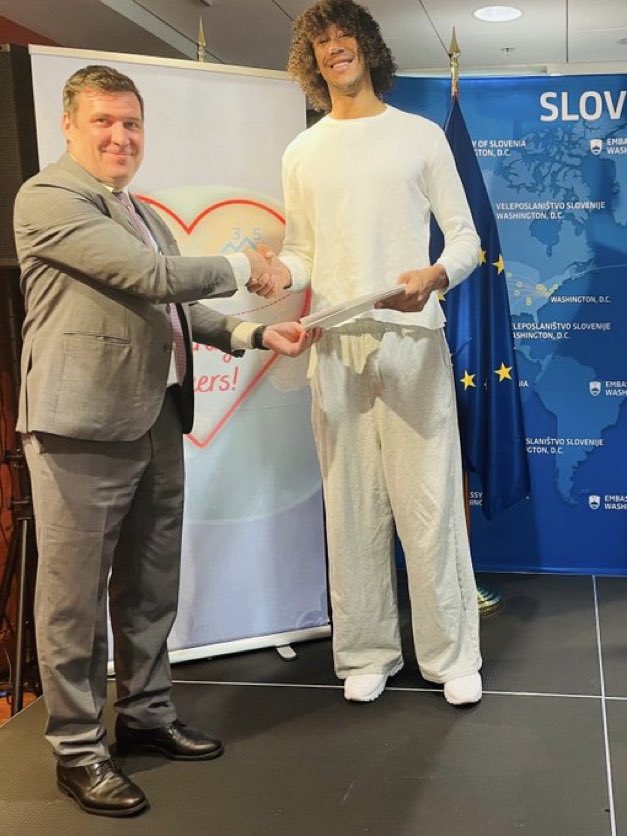 LADEig's tweet photo. Jaxson Hayes is officially a citizen of Slovenia 👀🇸🇮 https://t.co/2CoHWxSIRe