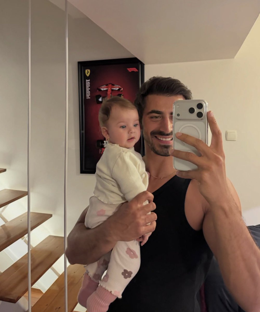 Stud53Tale's tweet photo. Cutest niece and uncle duo

AlwaysWithEminGünenç 
#EminGünenç https://t.co/Qd0hcXNd4O
