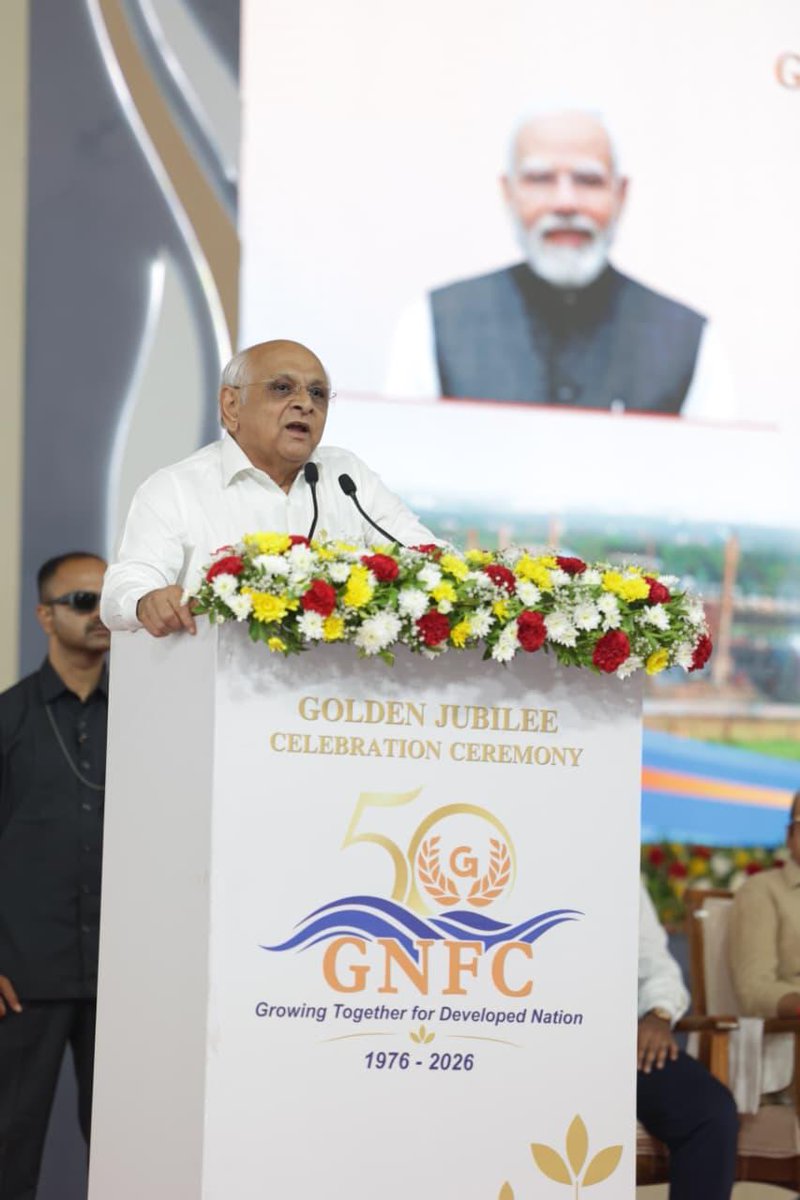 InfoGujarat's tweet photo. માન. મુખ્યમંત્રી શ્રી ભૂપેન્દ્રભાઈ પટેલે રાજ્ય સરકારના જાહેર ક્ષેત્રના સંયુક્ત સાહસ ગુજરાત નર્મદા વેલી ફર્ટિલાઈઝર્સ એન્ડ કેમિકલ્સ લિમિટેડ GNFCના સુવર્ણ જયંતી મહોત્સવની ગરિમામય ઉજવણી નર્મદા નગર, ભરૂચ ખાતે કરાવી...

મુખ્યમંત્રીશ્રીએ GNFCના સુવર્ણ જયંતી ઉત્સવની ઉજવણીના ભાગરૂપે નર્મદા નગર ટાઉનશિપમાં નમો વડ વન, મિયાવાકી ફોરેસ્ટ અને ઓક્સિજન પાર્કનું લોકાર્પણ તેમજ કોમ્યુનિટી સાયન્સ સેન્ટરનું ઉદ્ઘાટન અને GNFCની 50 વર્ષની સફળતાની ગાથા આલેખતી કૉફી ટેબલ બુકનું વિમોચન કર્યું...

માન. વડાપ્રધાન શ્રી નરેન્દ્રભાઈ મોદીએ જાહેર ક્ષેત્રના સાહસો પી.એસ.યુ.ને વધુ કાર્યક્ષમ-પારદર્શક અને પ્રોફેશનલ એપ્રોચથી પ્રોફીટેબલ બનાવ્યા છે : મુખ્યમંત્રીશ્રી

વિકસિત-આત્મનિર્ભર ભારત 2047ના સંકલ્પમાં ઉત્કૃષ્ટ યોગદાન માટે GNFCએ તૈયાર કરેલા પોતાના રોડમેપને તીવ્ર ગતિએ સાકાર કરવા મુખ્યમંત્રી શ્રી ભૂપેન્દ્રભાઈ પટેલનું આહ્વાન; સાથે જ જણાવ્યું કે નીમ પ્રોજેક્ટ દ્વારા 4.50 લાખથી વધુ મહિલાઓને આર્થિક પગભર કરવાનું ભગીરથ કામ GNFCએ કર્યું છે...

#GujaratGovernment #GNFC