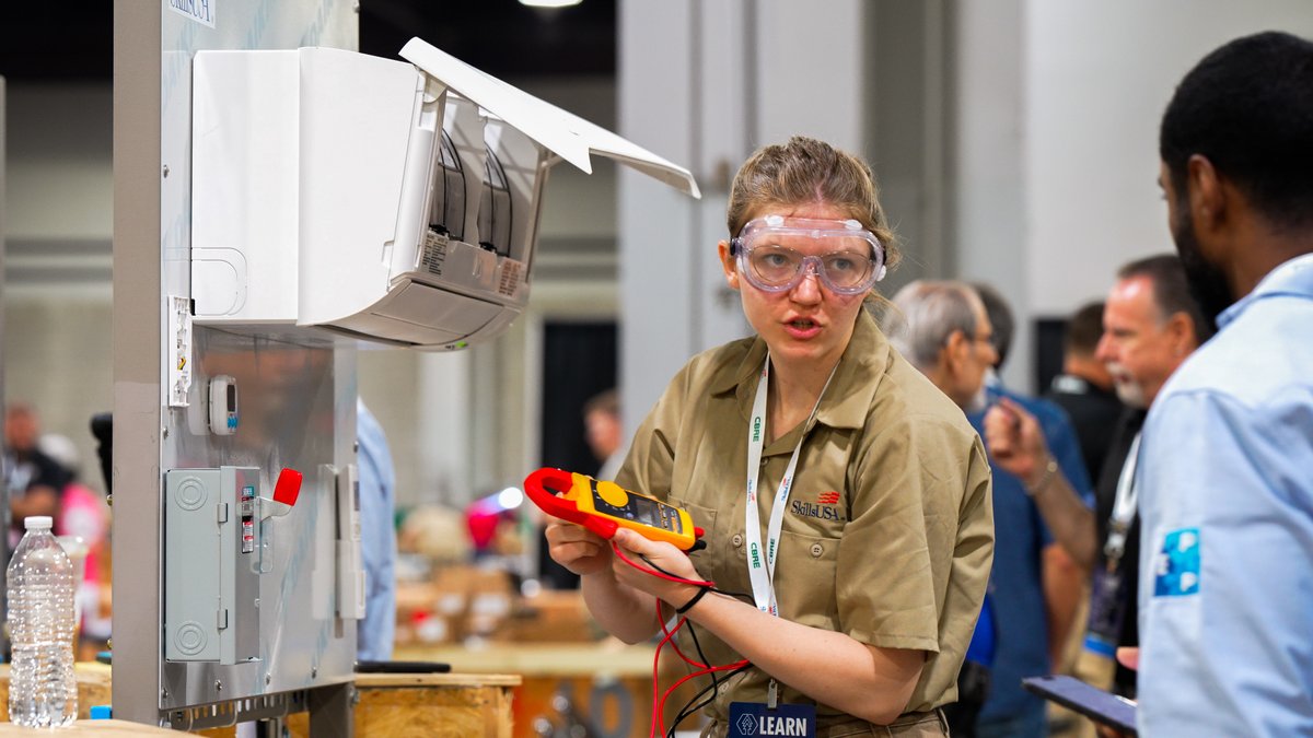 FlukeCorp's tweet photo. ⚡A few highlights from @SkillsUSA 2026, where we had the opportunity to connect with students, educators, and future professionals who are building the skills that keep the world running. https://t.co/eMMh5cPn1w