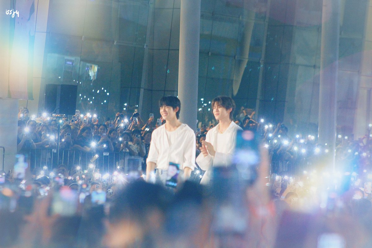 _issjy's tweet photo. ความรักของชั้นกำลังยิ้มอยู่ :)

TEETEE POR FANDOM DAY 
#รวมพลกับตี๋ตี๋ป๋อที่CTW 
#twnpich #porsuppakarn 
#TeeTeePor #ตี๋ตี๋ป๋อ https://t.co/amZVItbXpQ
