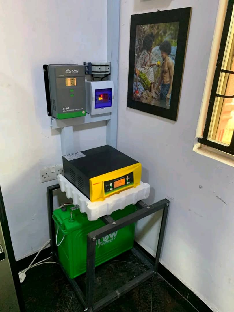 NajAlpharouque's tweet photo. 2KVA set-up by 
T-LAB GLOBAL TECHNOLOGIES LIMITED 

800k for 1 battery, 4x 180w panels.
Can power TV, fridge,3 fans, 10 bulbs etc

All for 800k!

Call 07013878370. https://t.co/uHlvgcnYdb