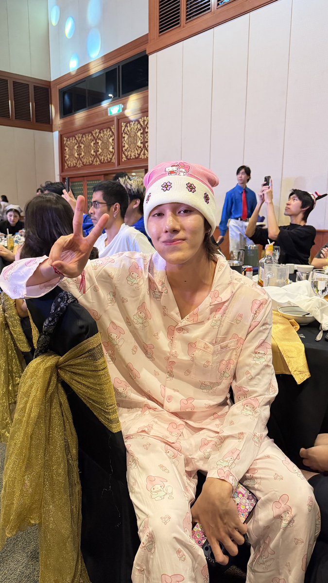 nanikittypie's tweet photo. im like 100% sure those are just his normal pajamas

#WUTheSeriesEP7 https://t.co/sxJdMn0cmb