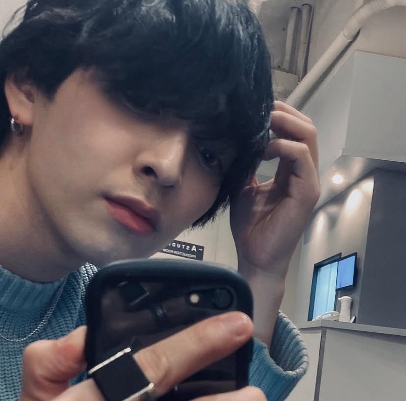 Reijed5's tweet photo. 一旦黒髪で選んだけど苦しかったので

次回：金髪編

#私の好きな吉田仁人4選 https://t.co/b2RDvUPtqB