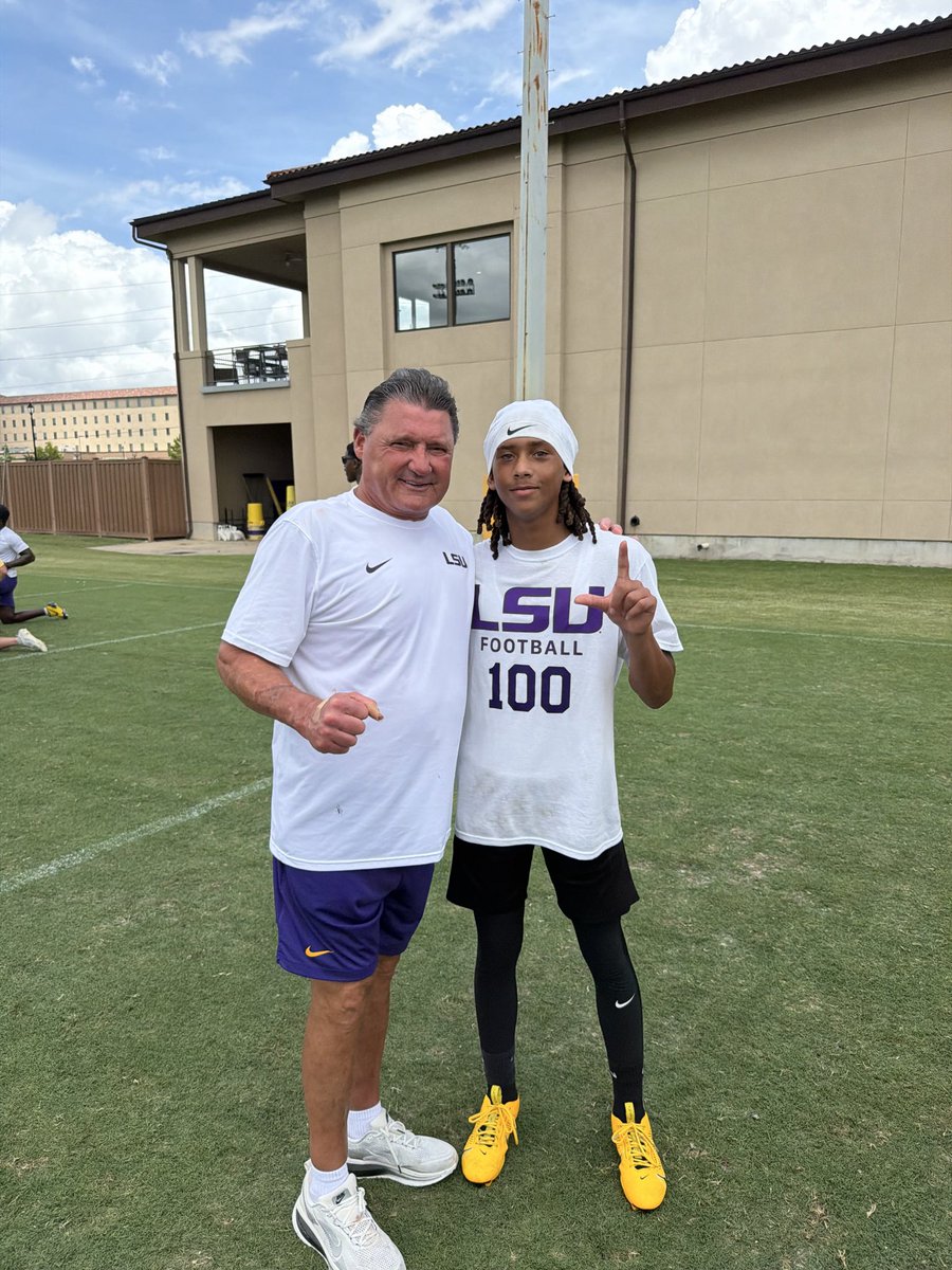 KamCovington's tweet photo. A few throws @LSUfootball Camp https://t.co/WnmHOJ8B8f