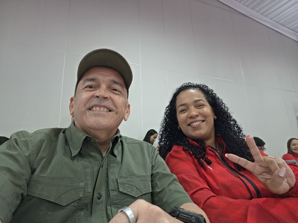 torrealbaf's tweet photo. 🔥 ¡Al calor del pueblo y con la fuerza de la historia!

Hoy, a 213 años del Decreto de Guerra a Muerte de nuestro Libertador Simón Bolívar, la DN del @partidoPSUV y la @juventudpsuv, sostuvo su acostumbrada reunión. https://t.co/FCHq7A0u30