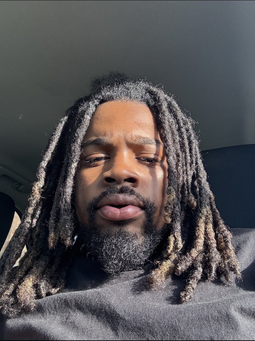 _famousmeech's tweet photo. Thinking bout chopping the locs 🤔🤔 https://t.co/KdDrMZ0t1K