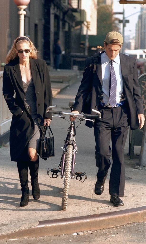 tsmarinas's tweet photo. Queria que alguém escrevesse uma versão Camren do John F. K Jr e Carolyn Bessette pq eu fiquei completamente obcecada por esse casal https://t.co/YShmFzSAnT