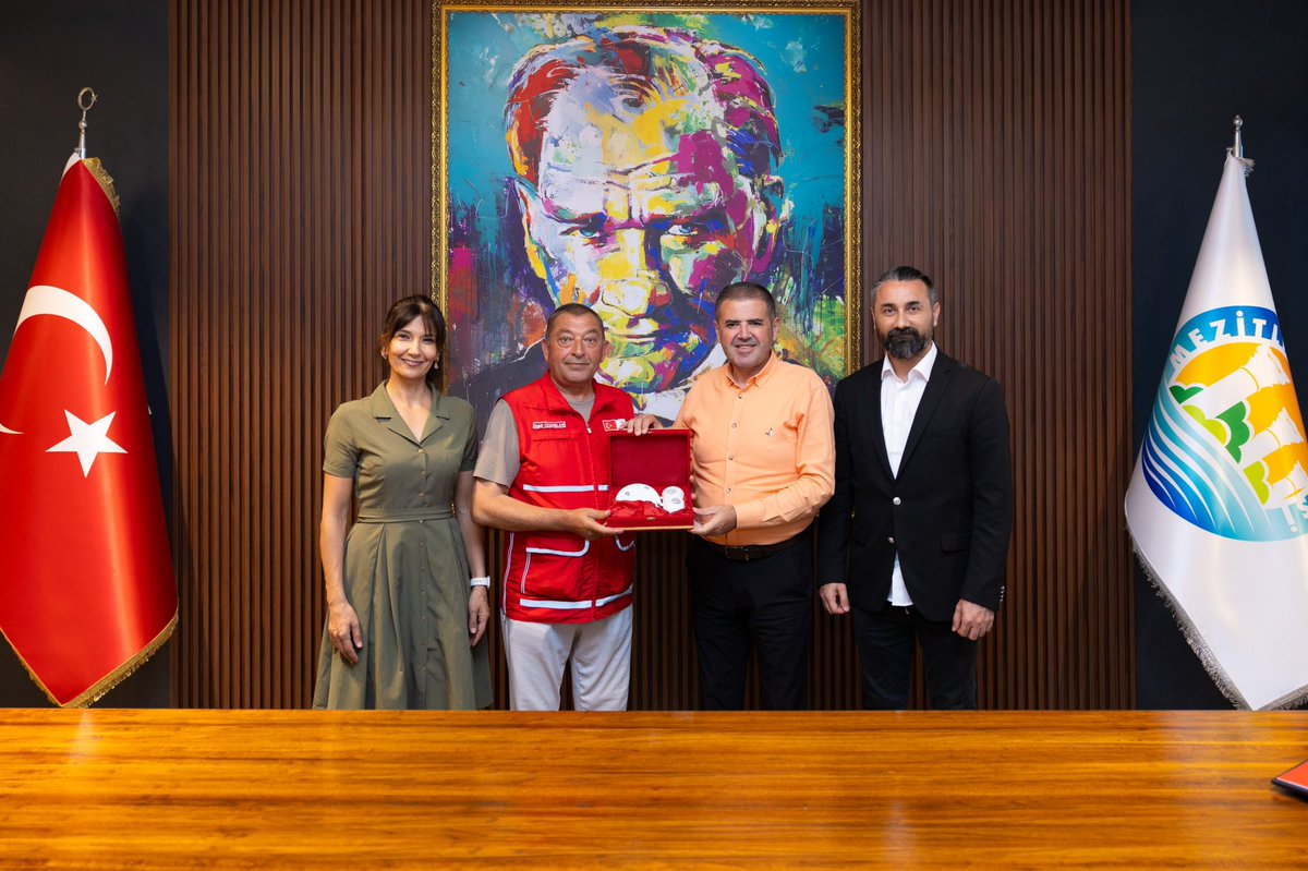 ahmetstuncer's tweet photo. Mezitli Kızılay Şube Başkanı Bekir Özarslan ve  yönetimini belediyemizde ağırladık.  

Destek ziyaretleri için teşekkür ediyor, çalışmalarında başarılar diliyorum. https://t.co/dkkkIUbctt