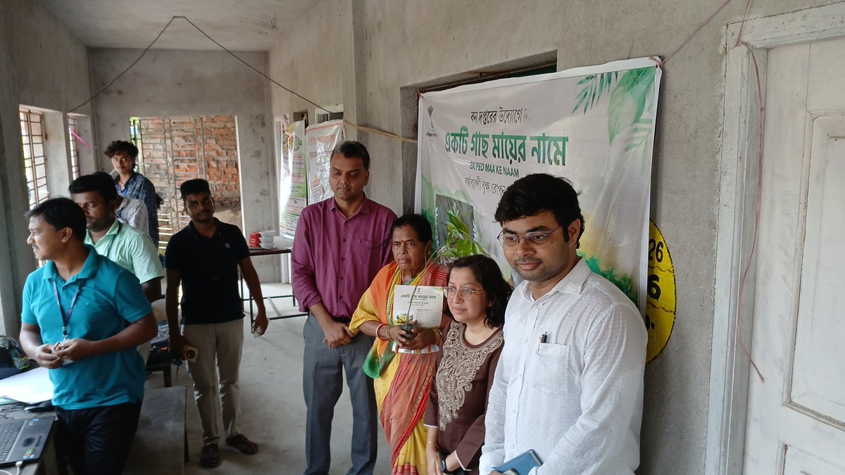 DistrictPgs's tweet photo. From interacting with beneficiaries to reviewing on-ground arrangements, the District Magistrate, South 24 Parganas, inspected the Janakalyan Shivir to ensure that welfare schemes and public services are reaching people effectively and efficiently.
#EgiyeBangla https://t.co/GGzfGfxTf9