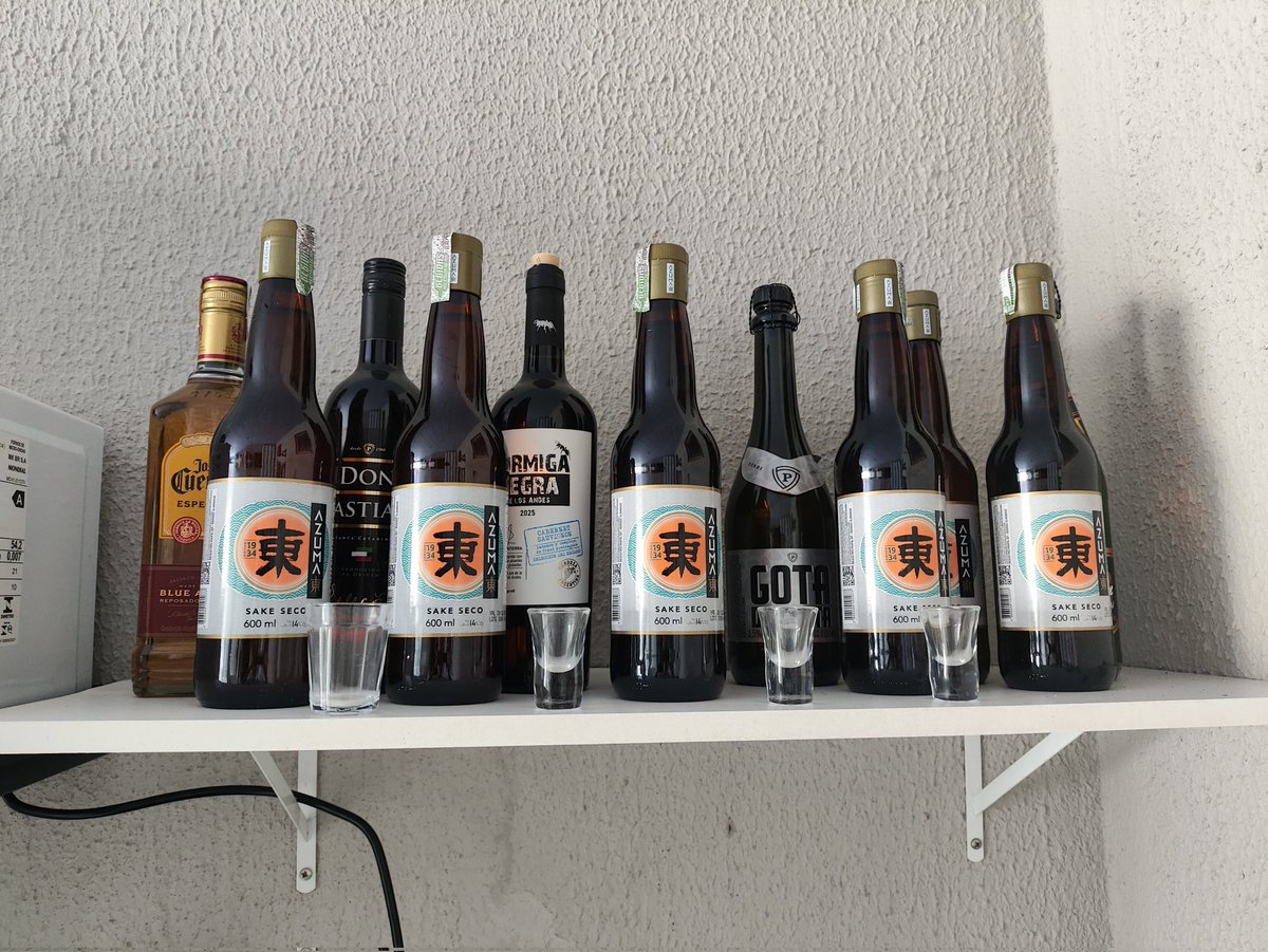 bevweex's tweet photo. A imagem que eu me deparo todo dia acordando, se não é pra me torturar então não sei de nada... https://t.co/eTGZutp3O8