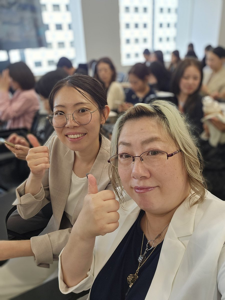 ayaayanasubi's tweet photo. 7カ国5000人？くらい同時中継の勉強会に出てきた！
やべー
めっちゃワールドワイド！ https://t.co/WmV6T89h5W