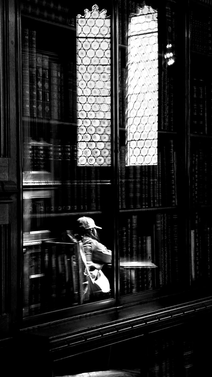 irgianlooka's tweet photo. Reflected wisdom. Light through glass, a silent study.
John Rylands Library, Manchester.
#photography #blackandwhite #monochrome #Manchester https://t.co/MJ3qYeuTq2