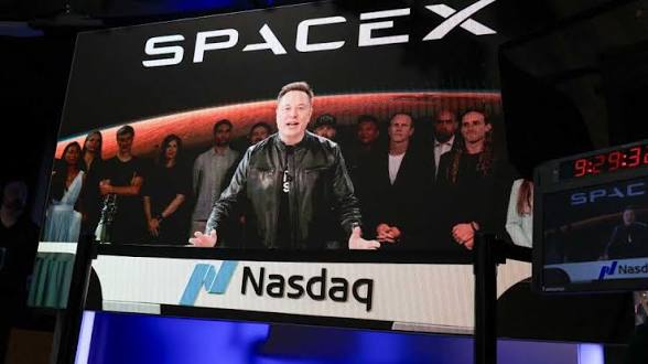 shot_comedy's tweet photo. 🚀 SpaceX is buying AI coding startup Anysphere, creator of Cursor, in a staggering $60 billion deal. The acquisition gives SpaceX a major foothold in the AI software race and could reshape how developers build software in the years ahead. #AI #SpaceX https://t.co/GqVMabFJMz