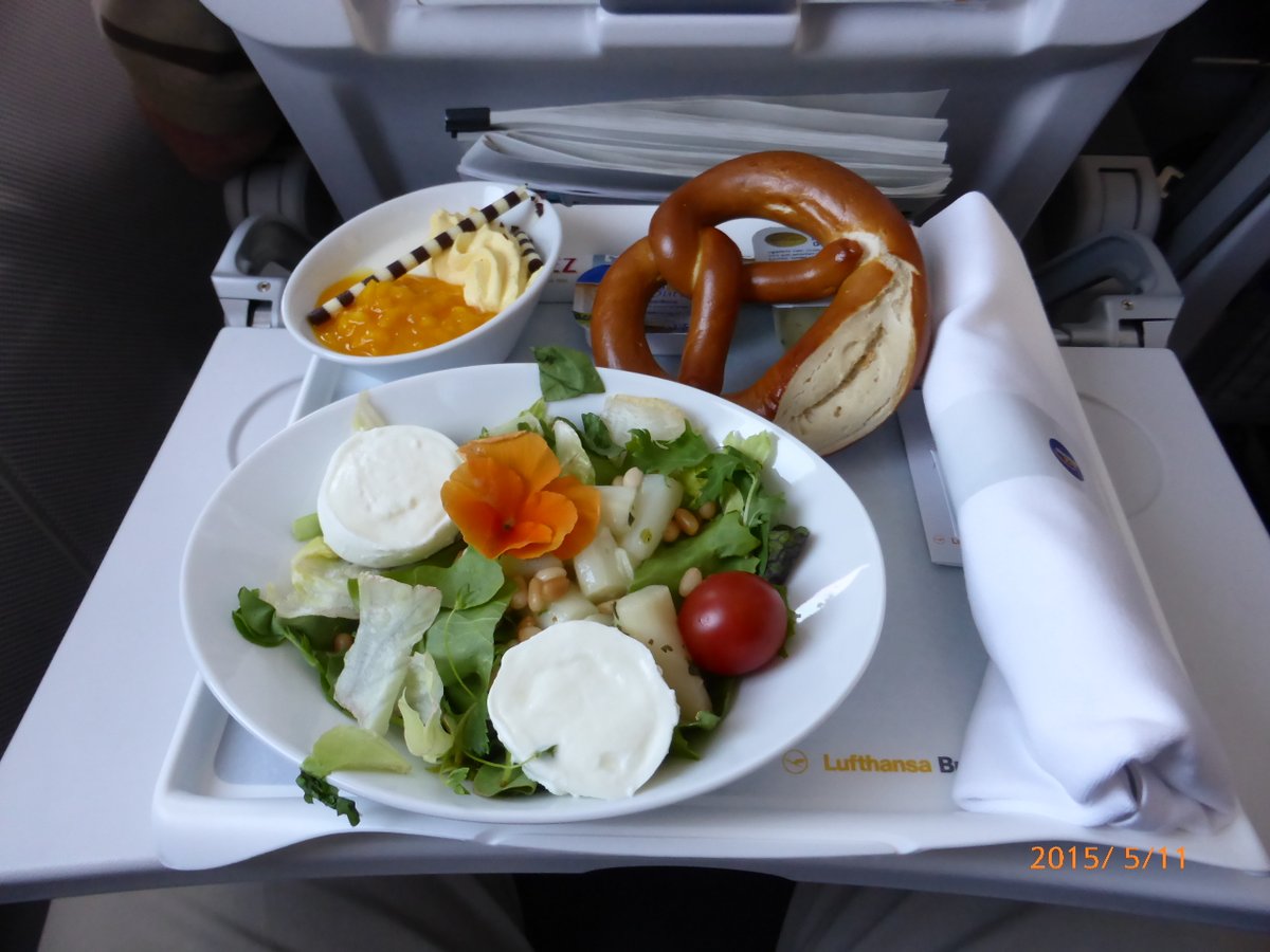 TakayukiTerai's tweet photo. 2015.5> Roundtrip to France for ITER #STAC-18. #Lufthansa (#LH) flight from #Frankfurt (#FRA) to #Marseille (#MRS) #inflightmeal. #ITER の国際熱核融合実験炉第18回科学技術諮問委員会のためフランスへ往復しました。#フランクフルト から #マルセイユ まで #ルフトハンザ航空 便 #機内食。 https://t.co/mhe7FAJwGs