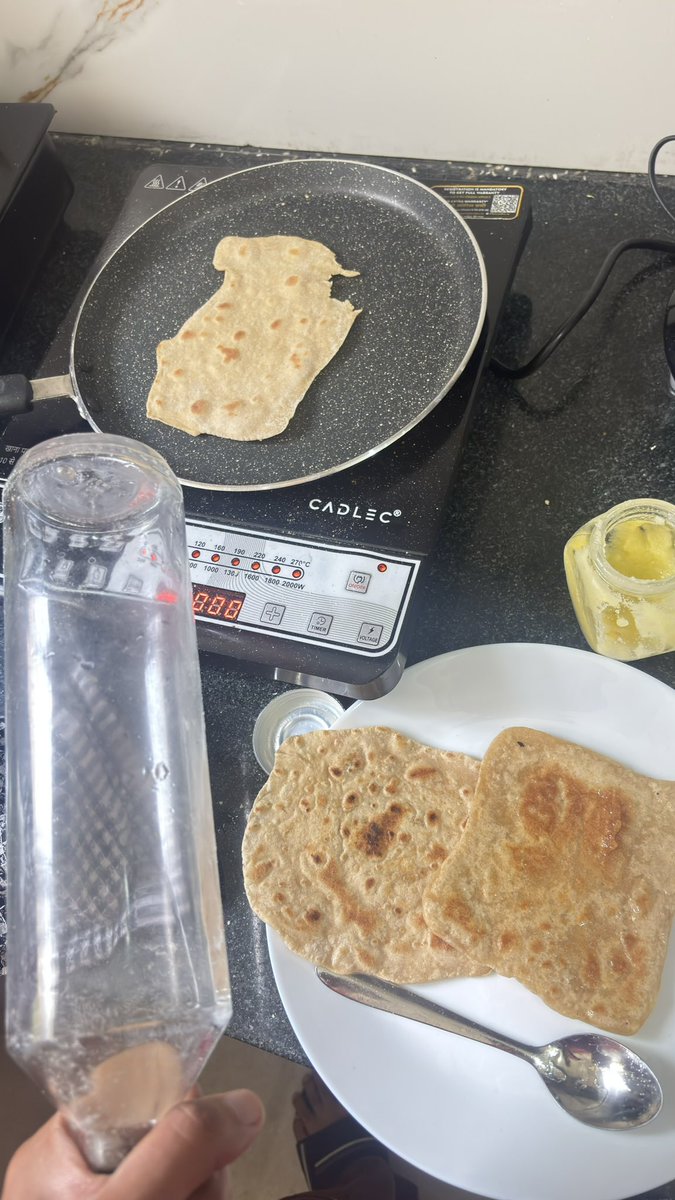 heygourish's tweet photo. 50 shapes of roti https://t.co/jSsR0N4tYg