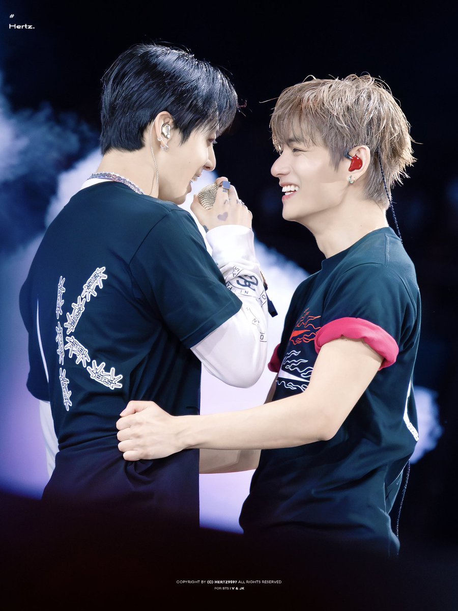 kthjjg's tweet photo. OMG WE GOT THE FIRST SIDE VIEW OF THIS MOMENT IM IN TEARS https://t.co/ZPD7oWY7VP