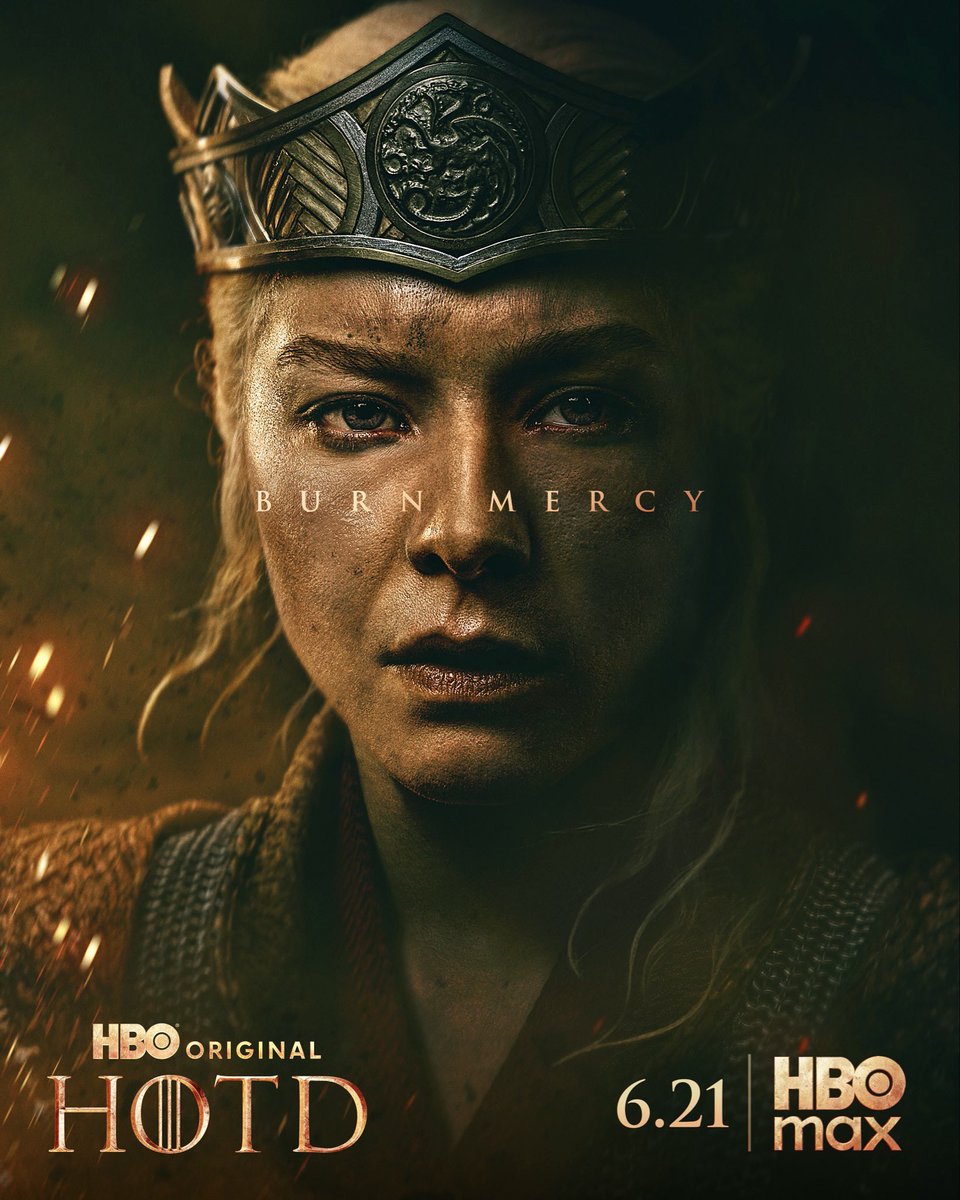 KingTargaryenn's tweet photo. He podido ver los cuatro primeros episodios de la tercera temporada de House of the Dragon. Os dejo mis impresiones sin spoilers:

El primer episodio arranca por todo lo alto con la esperadísima Batalla del Gaznate y deja algunas de las imágenes más espectaculares que se han visto jamás en televisión. La batalla es todo lo que nos prometieron, pero lo más interesante es que la temporada incluso va a más.

A partir del segundo episodio la historia vuelve a apoyarse mucho más en la política, las alianzas, las traiciones y las luchas de poder. En muchos momentos me ha recordado a Game of Thrones cuando estaba en su prime. De hecho, aunque el estreno es una locura, los episodios 3 y 4 son los que más me han gustado.

Y bueno, si tengo que quedarme con un personaje, Rhaenyra está inmensa. Emma D’Arcy vuelve a demostrar por qué es una de las mejores intérpretes de toda la franquicia y gran parte del peso de la temporada recae otra vez sobre sus hombros.

También me ha sorprendido el protagonismo que tienen algunos personajes que en el libro estaban mucho más en segundo plano, mientras que otros tienen menos peso del que esperaba. Da la sensación de que la serie cada vez está más interesada en construir su propia versión de la Danza de los Dragones.

Así que si eres de los que esperan una adaptación fiel a Fire & Blood, más vale que vayas preparándote porque la serie sigue tomando decisiones propias.

Dicho esto, después de estos cuatro episodios, me parece que esta temporada tiene potencial para ser la mejor de la serie y tengo muchas ganas de ver cómo sigue.

En tan solo 5 días empezaremos a salir de dudas.