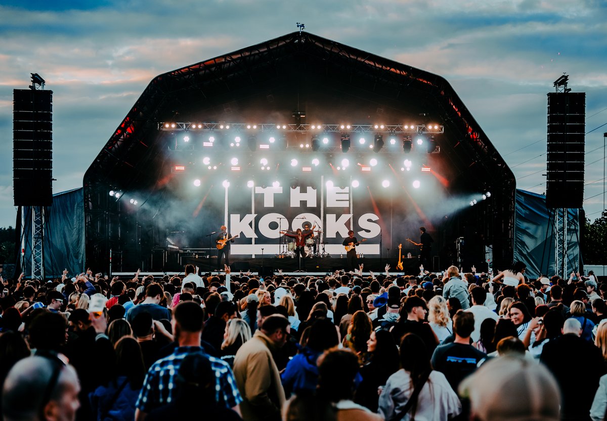 thekooksmusic's tweet photo. Scotland, thank you, we love you and congrats on your win 🖤
📷 @photogramanda https://t.co/dJevFco4BW