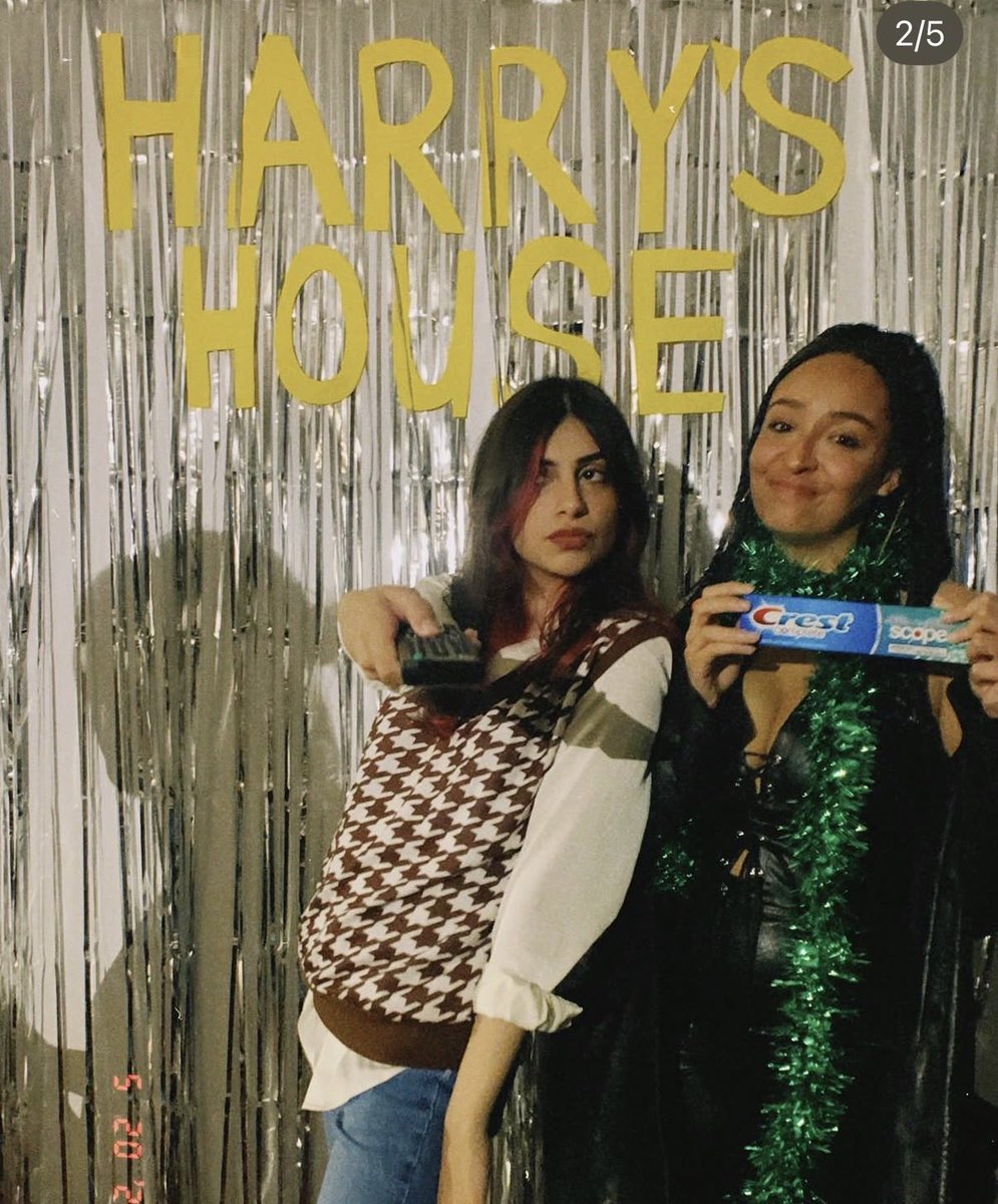 paigefeliciaa's tweet photo. @ayeshareads @HSHQ Us dressed as our selected Harry for our themed release party for HH pls I will come in business casual https://t.co/gnJDi2wlLc