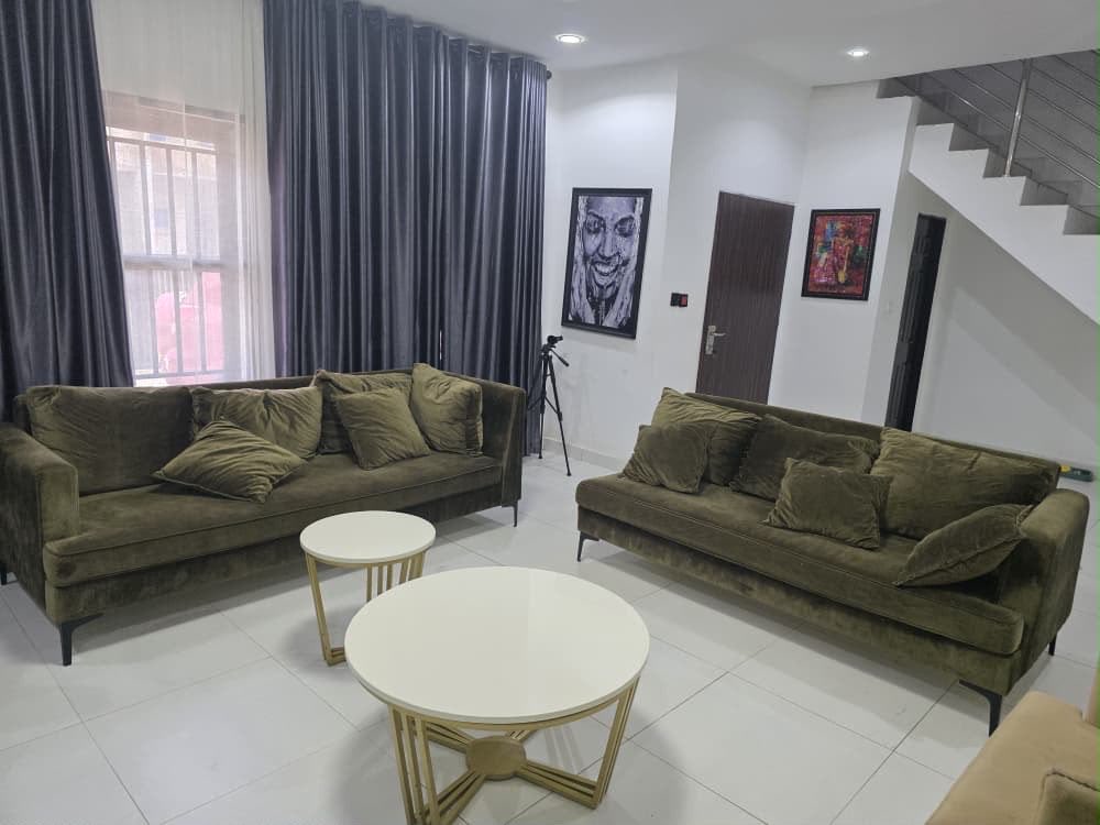 Abujadeclutter's tweet photo. Slide 1: Single chairs 50k each
Slide 2: Set of chairs 250k
Slide 3: Single chairs 50k each
Slide 4: Wall mirror 30k
All in Abuja (Call 07072947924 or whatsapp 09057127784) #AbujaTwitterCommunity pls Rt https://t.co/AsXydi9evK