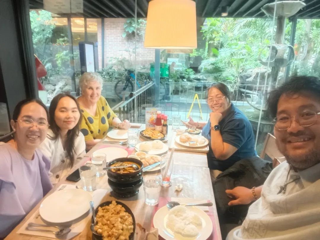 Xiao_Chua's tweet photo. Earlier, gave a summarized Philippine history discussion to the Australian Volunteer Program.  Enjoyed the engagement.

#XiaoChuaAPublicHistorian
#XiaoChuaSpeaks https://t.co/kSmUFatFnM