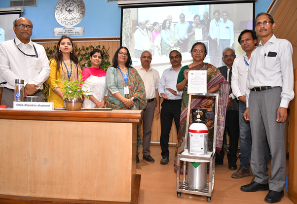 PIB_India's tweet photo. Seven #CSIR Technologies Licensed to Industry; Bharatiya Nirdeshak Dravyas (BNDs) Released and Quantum Sensing Components Delivered to @DRDO_India
These BNDs are expected to support laboratories, industry and regulatory agencies by providing reliable reference materials and measurement standards, thereby improving accuracy, traceability and quality assurance across sectors
Read here: https://t.co/0XkT4h3qLP
@IndiaDST