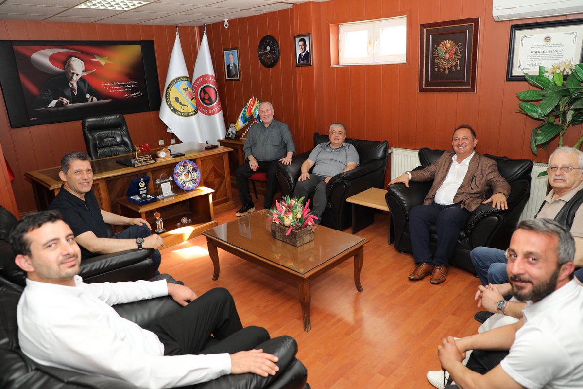 alicetin_07's tweet photo. 📍Akseki

Akseki Esnaf ve Sanatkârlar Şoförler Odası Başkanımız Ömer Faruk Yılmaz’ı, İlçe Başkanımız Halis Gündoğdu, (@halisgundogdu ) ilçe koordinatörlerimiz ve yönetim kurulu üyelerimiz ile birlikte ziyaret ettik.

Akseki’mizin kıymetli esnafı, ticaret hayatı ve ilçemizin ekonomik gelişimi üzerine verimli bir hasbihal gerçekleştirdik. Misafirperverliği ve samimi sohbeti için Başkanımıza teşekkür ediyor, çalışmalarında kolaylıklar diliyorum.