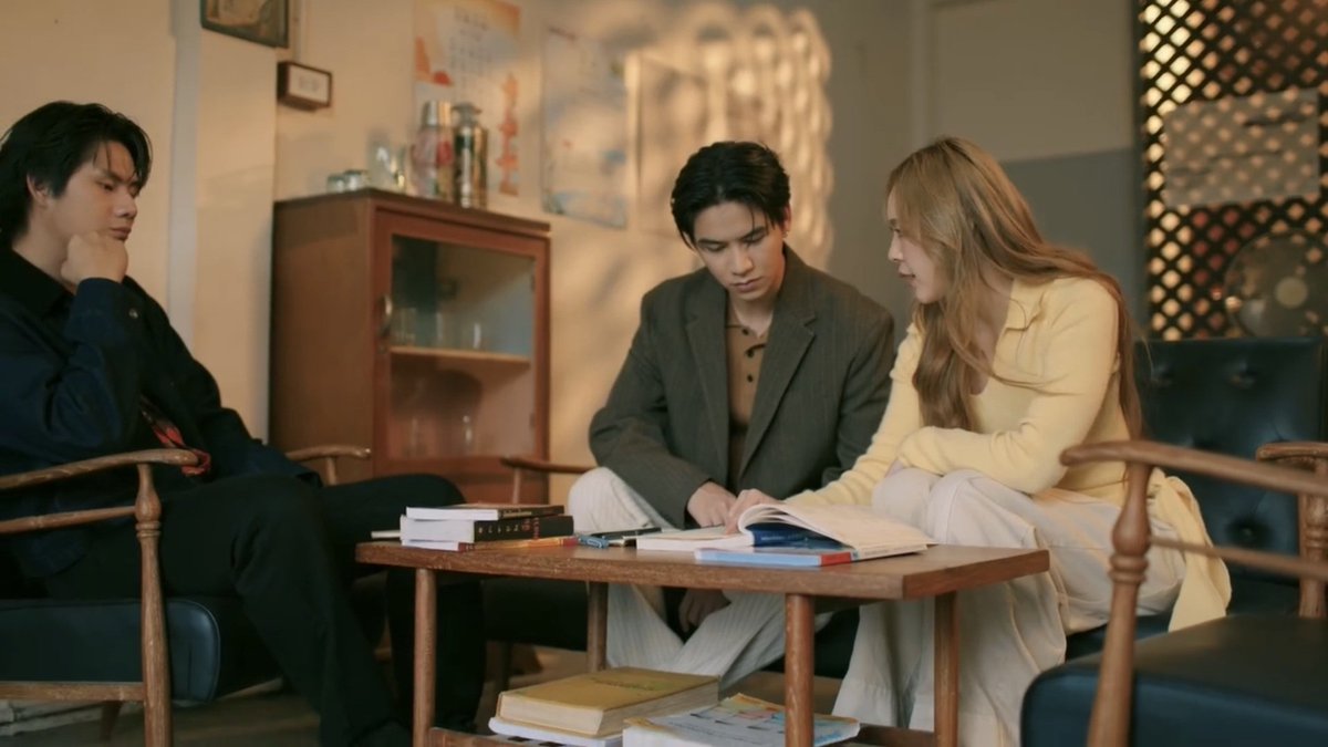 ecalost's tweet photo. จูนแปลหน่อย ป้าไม่อยากคิดไปเอง😭 https://t.co/5sauH5FrVi