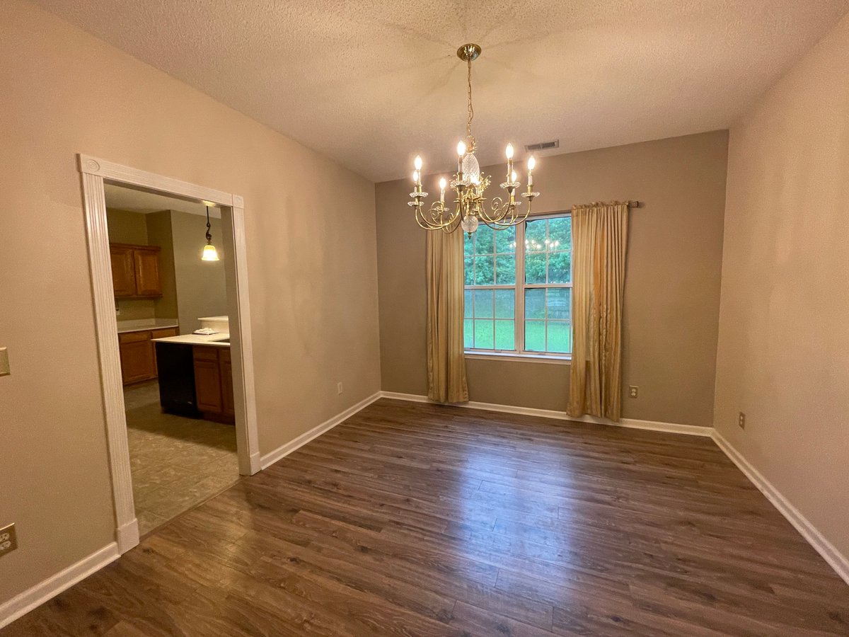 CoastalRog's tweet photo. Beautiful 4 bedroom and 2 1/2 bathroom home in Crowfield Plantation. Home features large living area, separate dining, ample counter space and cabinets. Main bedroom located downstairs with en suite bathroom and walk in closet. 3 bedrooms + FROG upstairs
(843)972-3865 for details https://t.co/1wA49L1Tpk