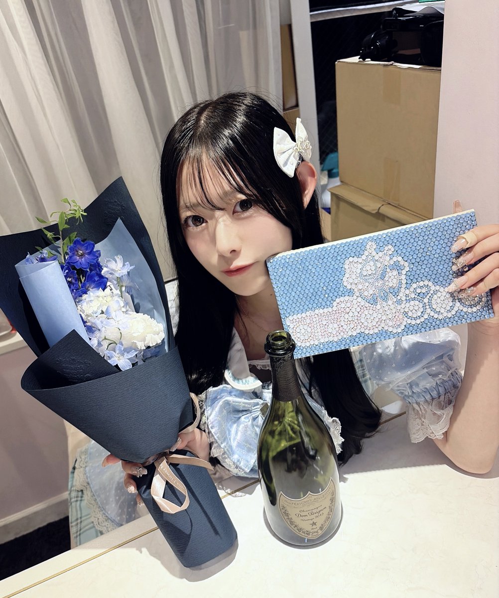 Runa_spotlight's tweet photo. 4️⃣周年目もよろしくね⭐️⬇️ALT https://t.co/3K5C4qjTDn