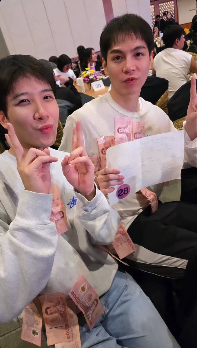 mikrokosmos000's tweet photo. Most of the money’s gone… babies ☹️🫳🏻

#GMMTVOuting2026 
#FirstKhaotung #เฟิร์สข้าวตัง https://t.co/Yis4h477Bk