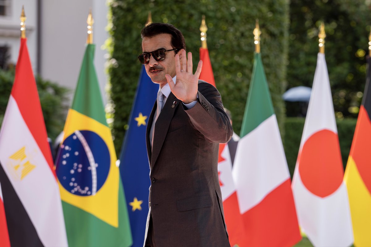 AmiriDiwan's tweet photo. سمو الأمير المفدى يحضر قمة مجموعة السبع (G7)، في فندق رويال بمدينة إيفيان لي بان الفرنسية. https://t.co/nOEyQMd2dA https://t.co/pvpKuESijc