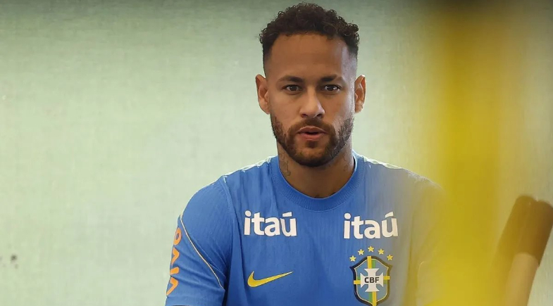 futtmais's tweet photo. 🚨 EXCLUSIVA:

Recuperado da lesão, Neymar treinará EM CAMPO com a Seleção Brasileira nesta terça-feira. Será o primeiro treino do craque com Carlo Ancelotti.

📸 Reprodução https://t.co/mMEYWKlD8x