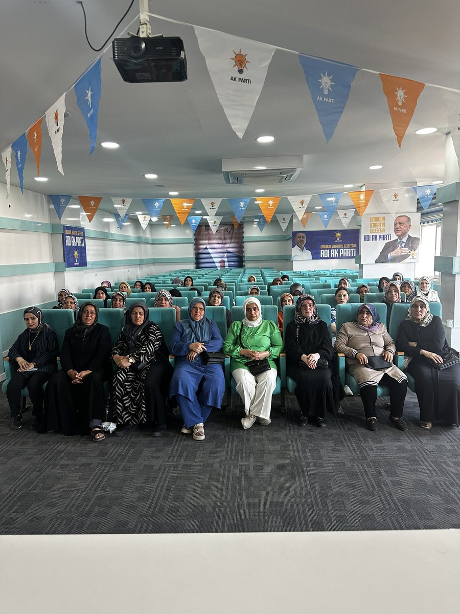 akkadin_siirt's tweet photo. AK Parti Haftalık Yönetim Toplantımızı gerçekleştirdik. 
Milletimize hizmet yolunda, istişare kültürümüzden güç alarak çalışmalarımızı kararlılıkla sürdürüyoruz. Ülkemizin her alanda daha güçlü yarınlara ulaşması için birlik ve beraberlik içinde durmadan çalışmaya devam edeceğiz. https://t.co/hLR6iKZH0B