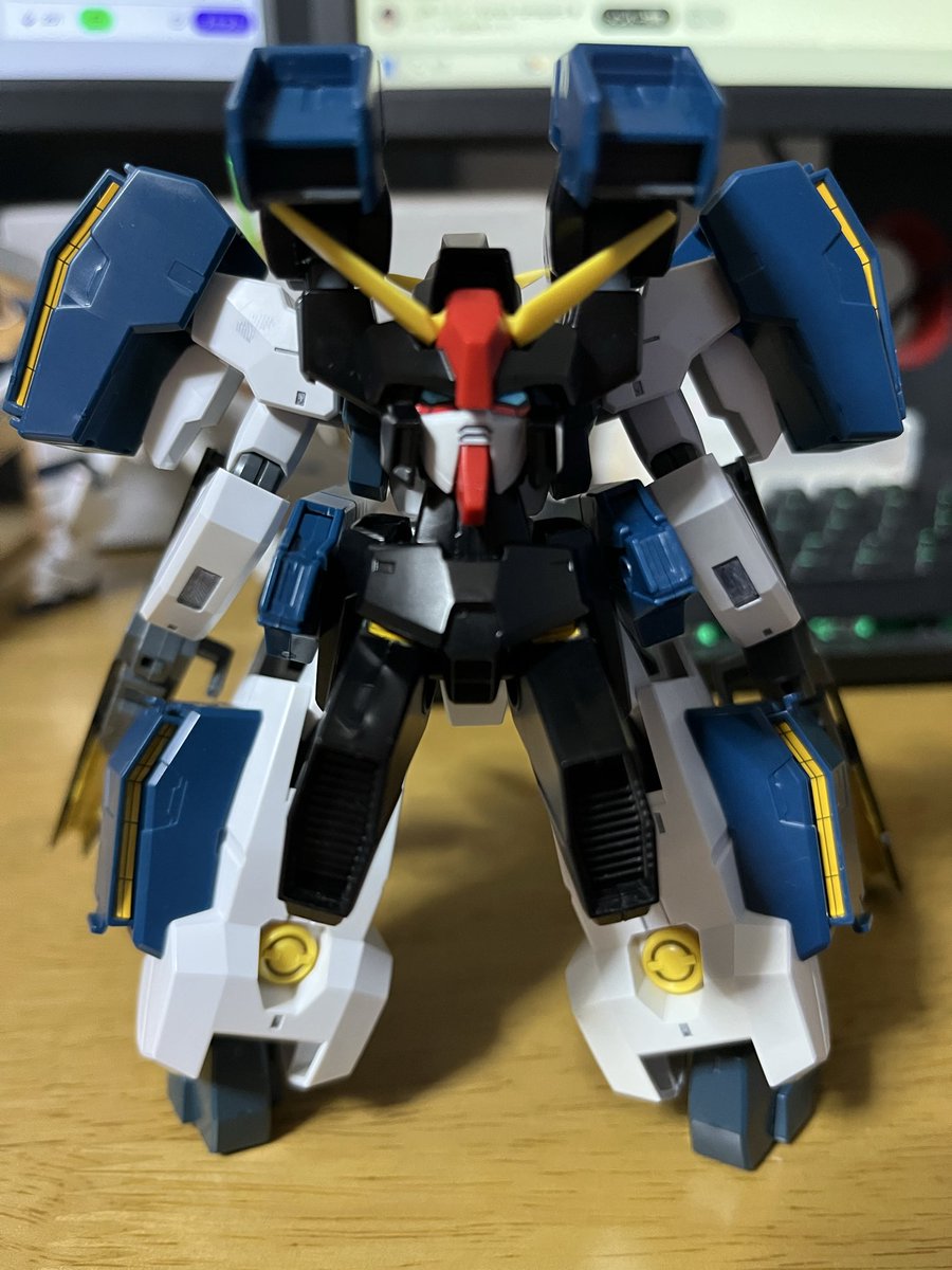 Blunchnann's tweet photo. セラヴィーちょっとだけ塗った https://t.co/Mg7P6fqWhW