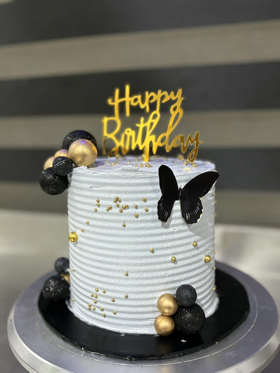 lizchops's tweet photo. If you are looking for where to get quality cakes in Ibadan !!! I am your no 1 plug 

When you buy from us, you are 💯 getting very moist cakes with the best frosting !!! https://t.co/CB5Sv4seQ4