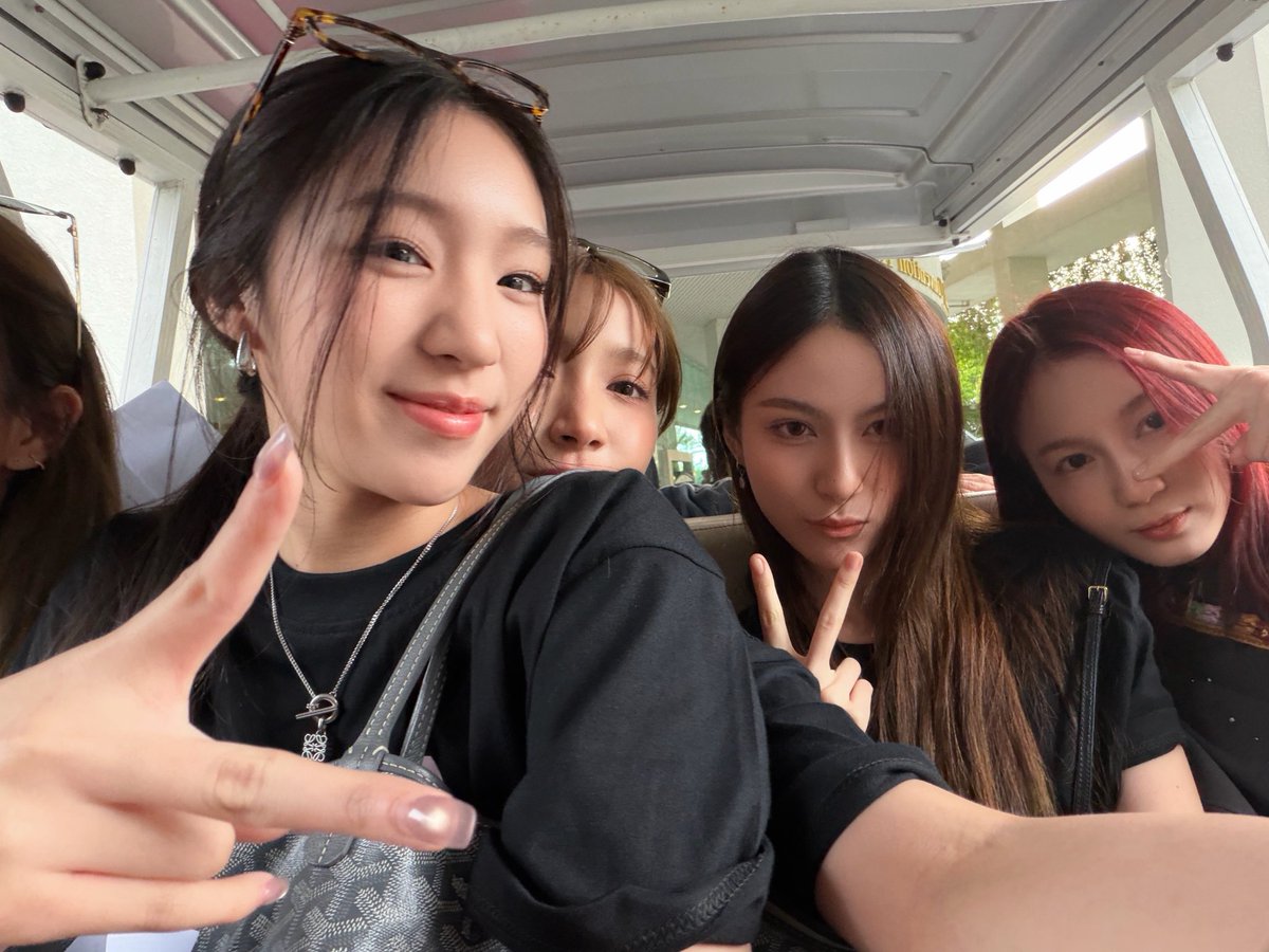 jaoyngs's tweet photo. ผมอยู่ท่ามกลางแก๊งจิ๋ว🤏🏻
#GMMTVOuting2026 https://t.co/AUDcweXYEm