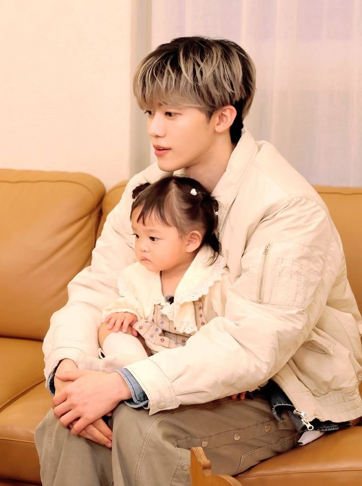 jaempregs's tweet photo. nomin coded cause imagine single alpha dad jn hiring omega nanny jm to help take care of his toddler, and jn keeps reminding himself jm is only there for work no matter how beautiful jm looks while cooking or reading stories or how naturally he fits as his mate/baby’s mommy <3 https://t.co/W2wVfSOipi
