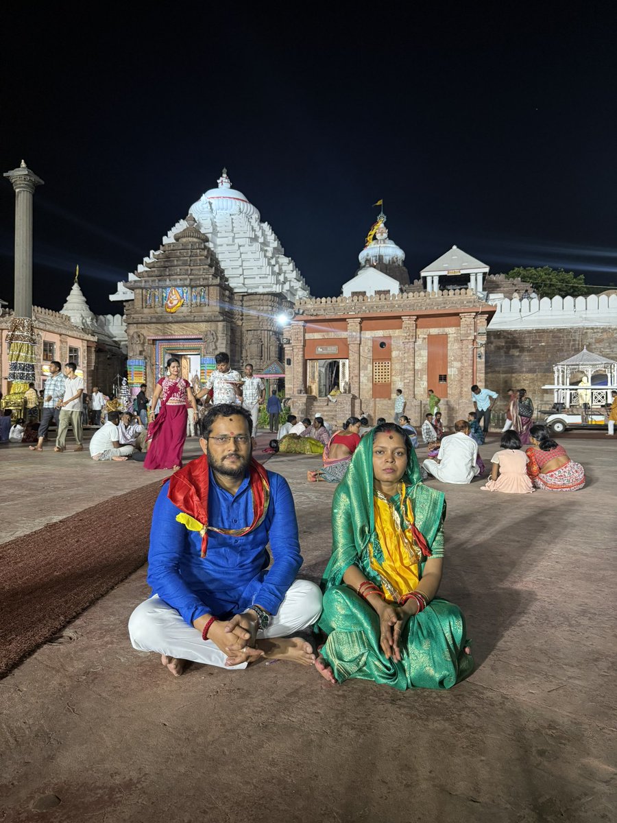 ManasKuSahu's tweet photo. ଆଜି ସନ୍ଧ୍ୟାରେ ମୋର ଧର୍ମପତ୍ନୀ ସହିତ ମହାପ୍ରଭୁ ଶ୍ରୀ ଜଗନ୍ନାଥଙ୍କ ଭବ୍ୟ ଦର୍ଶନ ଲାଭକରି ଆଶୀର୍ବାଦ ଭିକ୍ଷା କଲି 🚩🙏
#jagannath https://t.co/Yb9PN8UWDZ