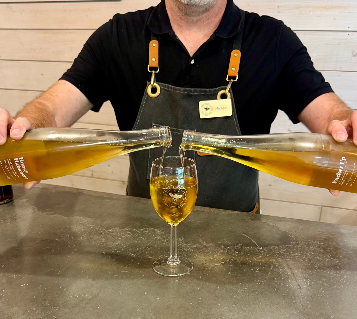 queensreward's tweet photo. The Spicy Kiss is back! 🍋🍯🌶️🔥
An equal blend of our Pucker Up Mead and Honey Habanero Mead, this delicious combination delivers the perfect balance of sweet, tart, and spicy in every sip.
Have you tried it yet? 🐝🥂
#mississippismeadery #genuinems #drinklocal #honeywine https://t.co/etpVozo6gQ