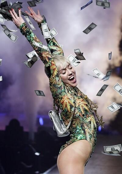 malexmiley's tweet photo. Bangerz era wasn't for the weak 🍌💸👅 https://t.co/2SfDigj0dV