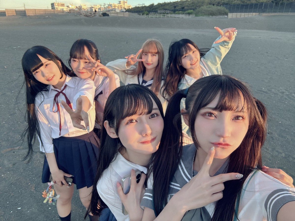merrybadtune's tweet photo. .

11年間のアイドル活動お疲れ様でした。

貴方と一緒に6人でここまで走ってこれたから、私たちは素敵な景色を沢山見ることができました。

Merry BAD TUNE.として活動してくれて本当にありがとう。

Respect for日南りと

またね。

Merry BAD TUNE.

▶︎ https://t.co/xJJBLdwTjl
#バチュン https://t.co/rXkcx0rElK