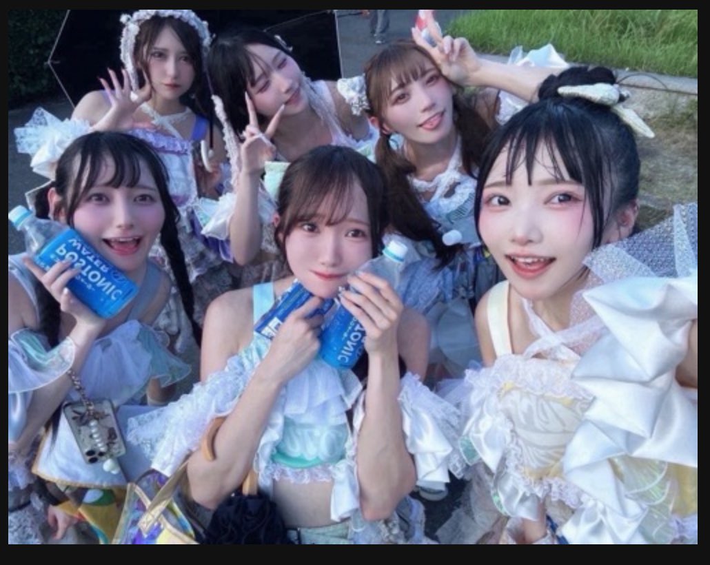 merrybadtune's tweet photo. .

11年間のアイドル活動お疲れ様でした。

貴方と一緒に6人でここまで走ってこれたから、私たちは素敵な景色を沢山見ることができました。

Merry BAD TUNE.として活動してくれて本当にありがとう。

Respect for日南りと

またね。

Merry BAD TUNE.

▶︎ https://t.co/xJJBLdwTjl
#バチュン https://t.co/rXkcx0rElK